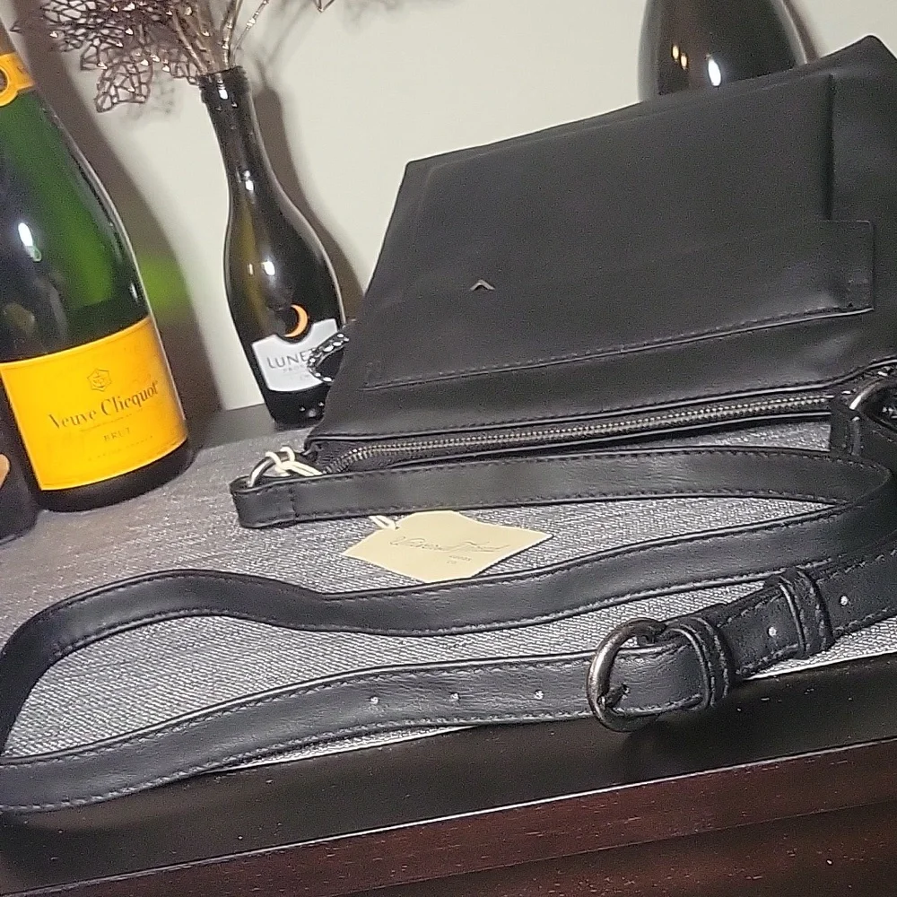 NWT Black  Crossbody - Picture 5 of 11